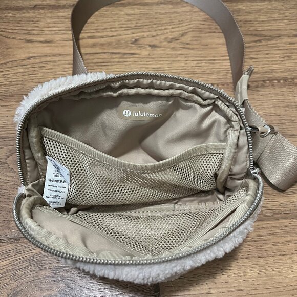 Lululemon Off White Tan Fuzzy Fanny Pack Waist Everywhere Fleece Belt Bag - Picture 4 of 4